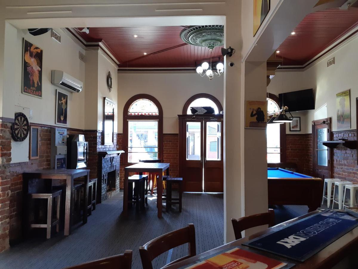 The Victoria Hotel Rutherglen Exteriör bild