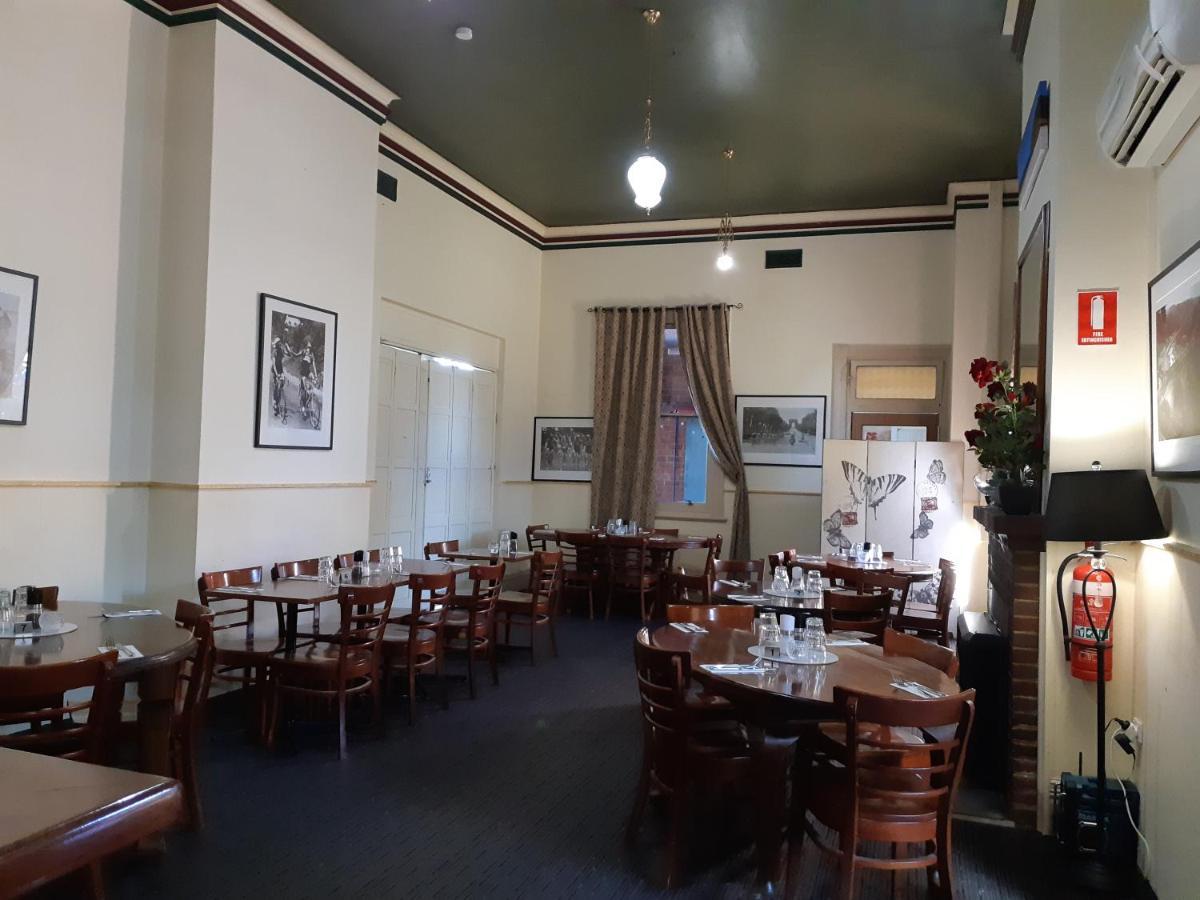 The Victoria Hotel Rutherglen Exteriör bild